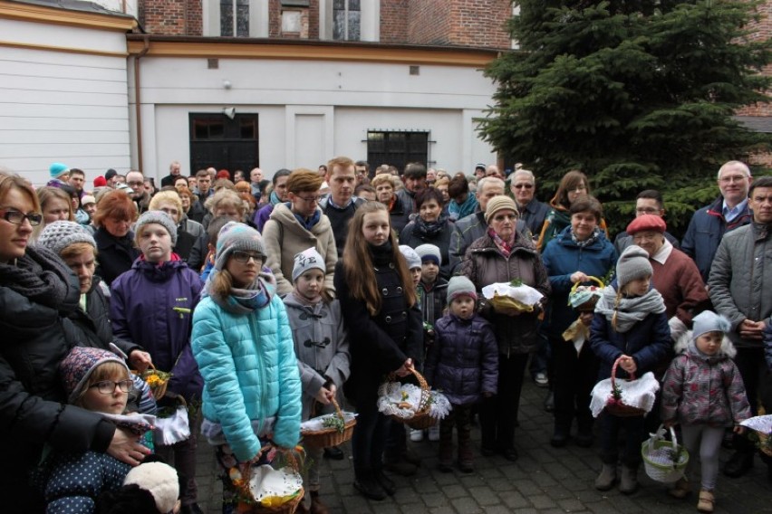 Święcenie pokarmów w Żorach i adoracje Bożego grobu [ZDJĘCIA]