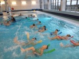 Rekordowa liczba uczniów na pływalni w Kowalewie Pomorskim. Skorzystali z projektu "Umiem Pływać" - zobacz zdjęcia