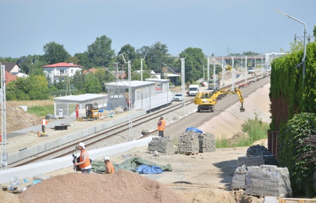 Na wysokości ulicy Kozienickiej/Struga w Radomiu trwa budowa nowego przystanku kolejowego i drugiego toru.