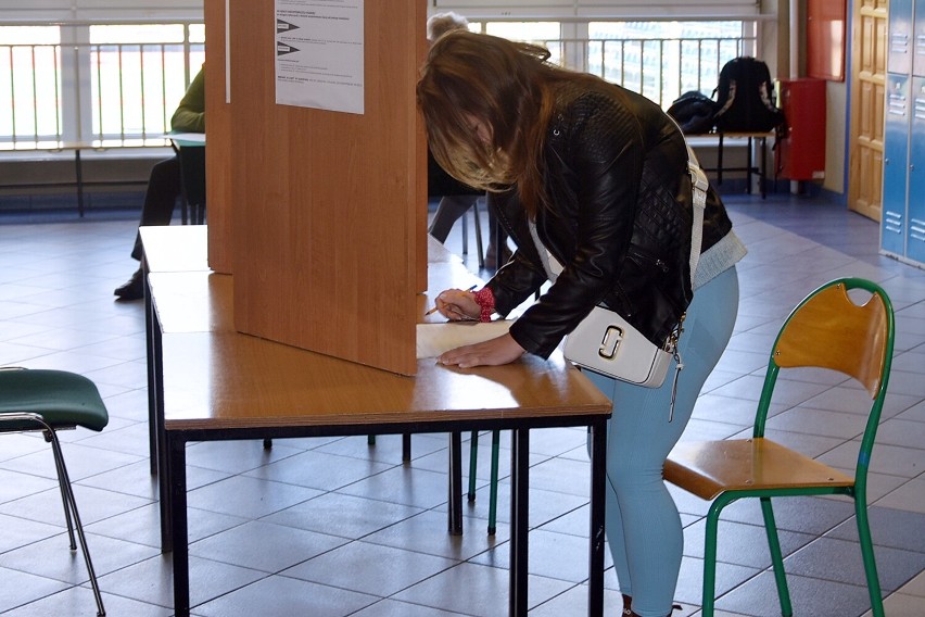 Wybory 2023. Tak głosowano w lokalu wyborczym w Pile na ul. Żeromskiego. Zobaczcie zdjęcia