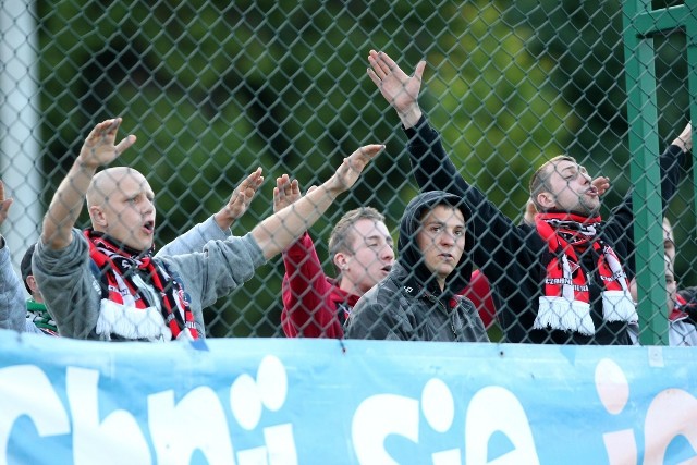 Kibice Drutex-Bytovii na stadionie Bałtyku