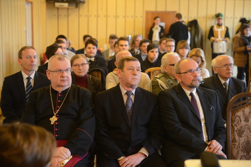 W Zespole Szkół Elektronicznych i Samochodowych licznie...