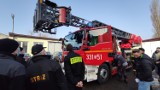 Strażacy z Piotrkowa mają nowy wóz z 42-metrową drabiną. Zobacz jak się szkolą z obsługi nowej drabiny ZDJĘCIA