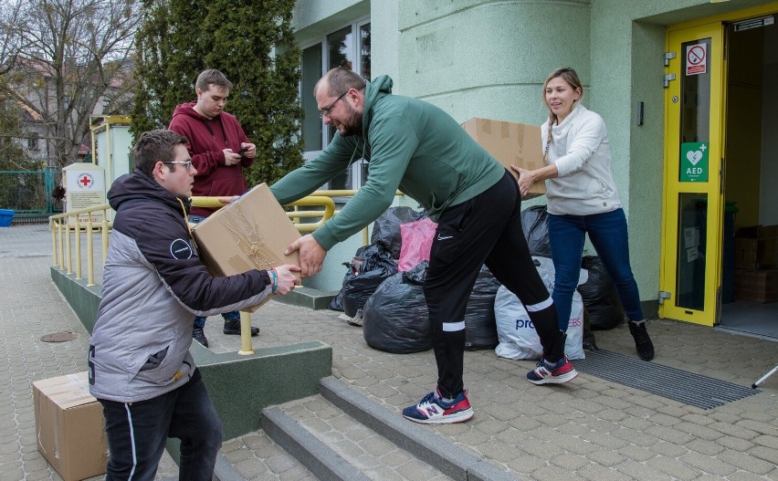 Pomoc dla Ukrainy. Autokar z pomocą humanitarną dotarł do Żytomierza. Miasto wspiera też przejście graniczne w Dorohusku 