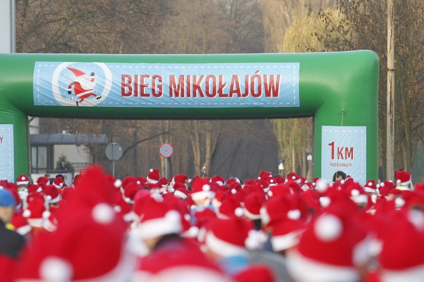 Bieg Mikołajów 2018. Charytatywna inicjatywa na AWF Warszawa [ZDJĘCIA]