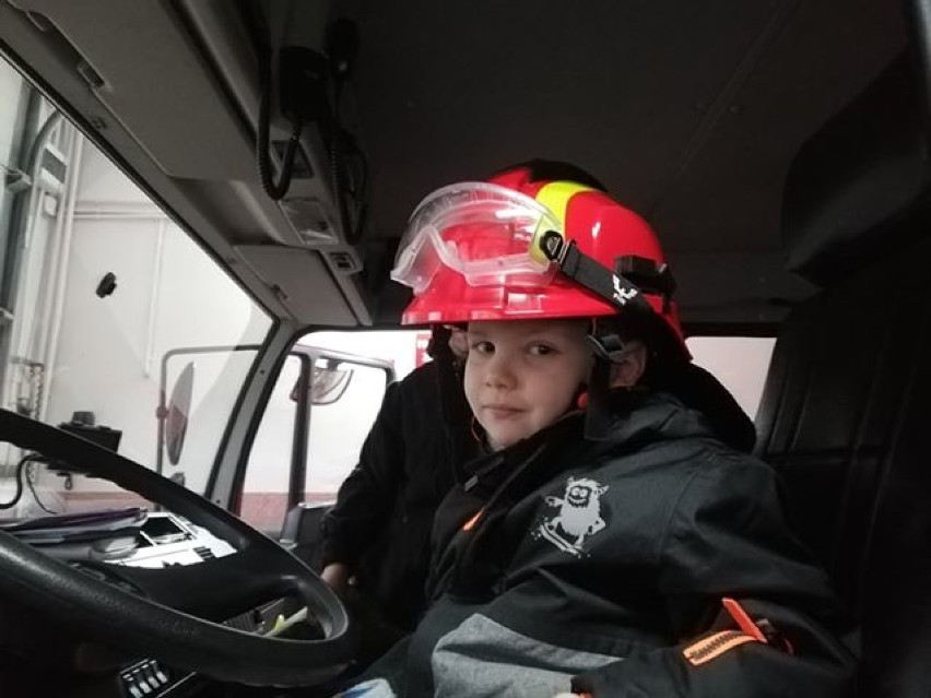 Mały Filip z tatą zwiedził remizę strażaków z Suchowoli. Spełnił swoje wielkie marzenie (zdjęcia)
