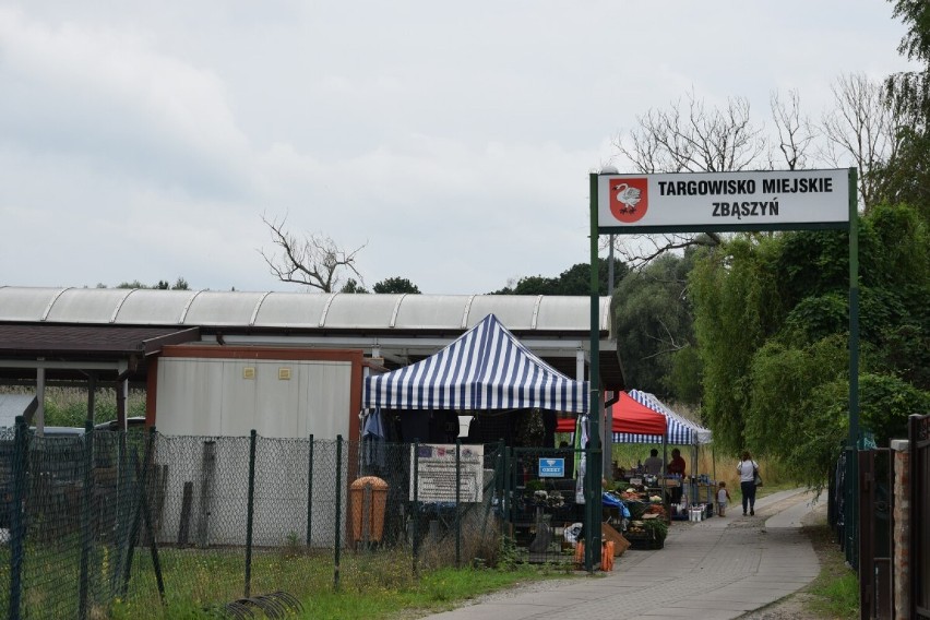 Na straganie w dzień targowy. Ceny warzyw i owoców, na...