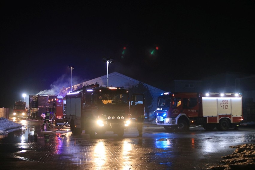 Pożar na terenie hurtowni rowerów w Wieluniu. Straty wynoszą 100 tys. zł ZDJĘCIA