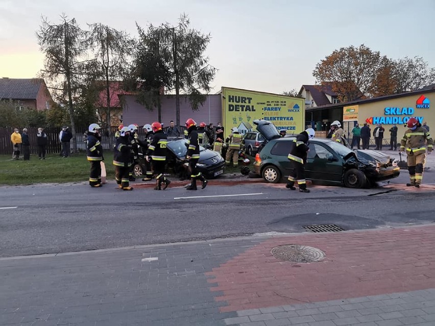Wypadek w Smardzewicach. Zderzyły się trzy samochody osobowe [ZDJĘCIA]