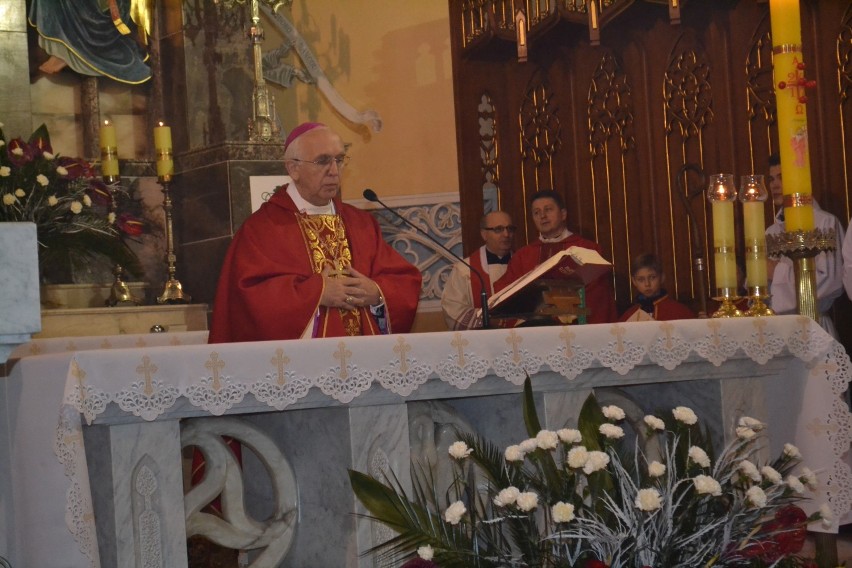 Abp Wacław Depo udzielił sakramentu bierzmowania w Myszkowie ZDJĘCIA