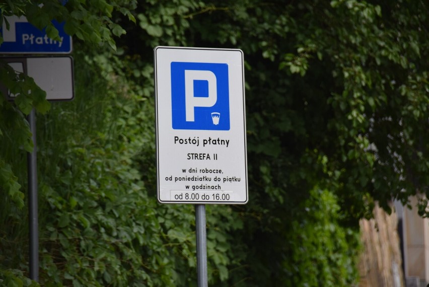 Zmiany w strefie płatnego parkowania w Krośnie. Kolejne miejsca mają być płatne