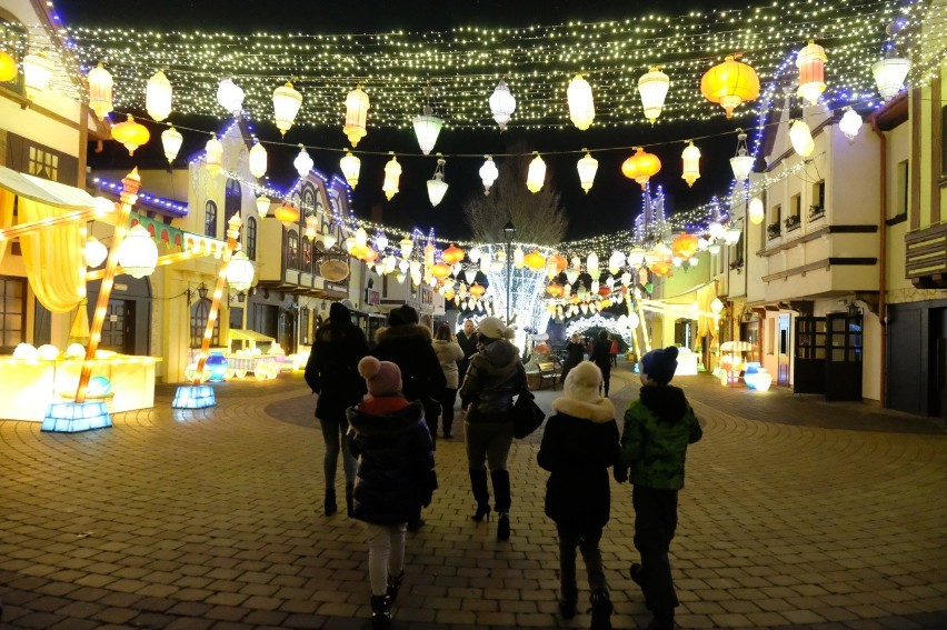 Chorzów. Mikołajki w Ogrodzie Świateł. "Święty" rozdawał...