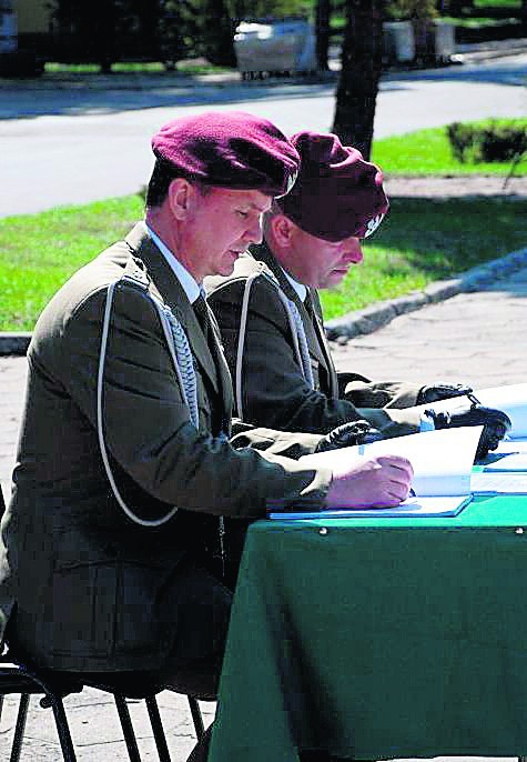 Przejęcie obowiązków nowego dowódcy  od dotychczasowego