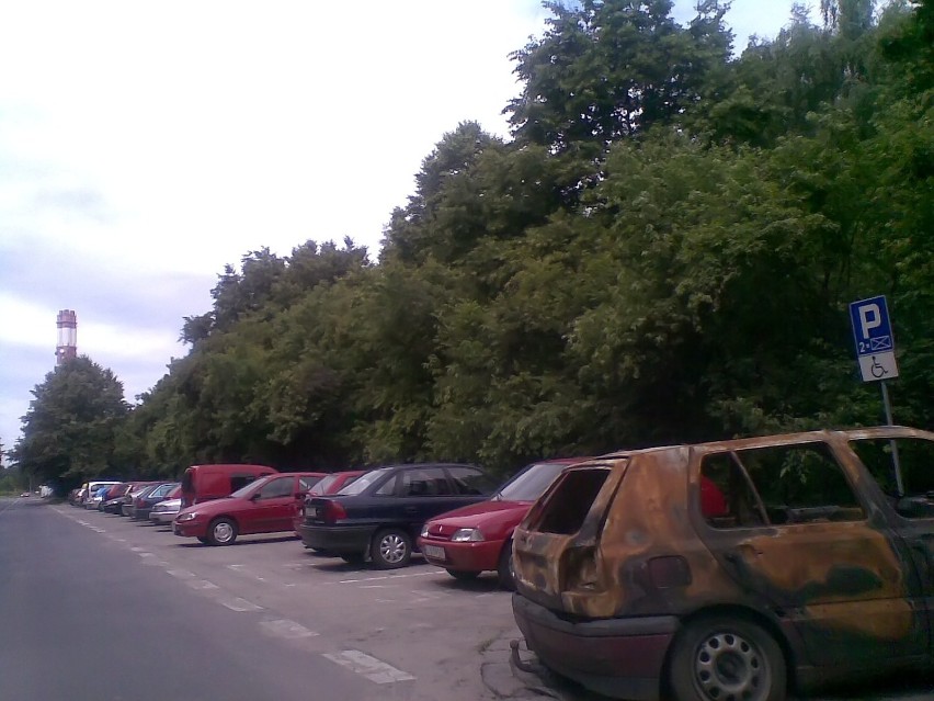Wrak auta przy ul. Kruczkowskiego