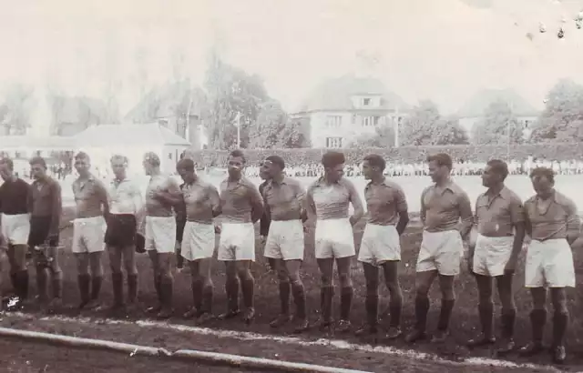Lata 50. XX wieku, zespół Darzboru na swoim stadionie w Szczecinku