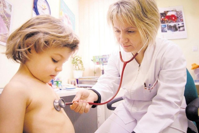 Choroby nie wybierają i niestety często dotykają dzieci. O to, do którego lekarza pediatry warto iść z dzieckiem zapytaliśmy naszych Czytelników. Zobaczcie listę najpopularniejszych pediatrów w Toruniu!

Lista na kolejnych stronach >>>>