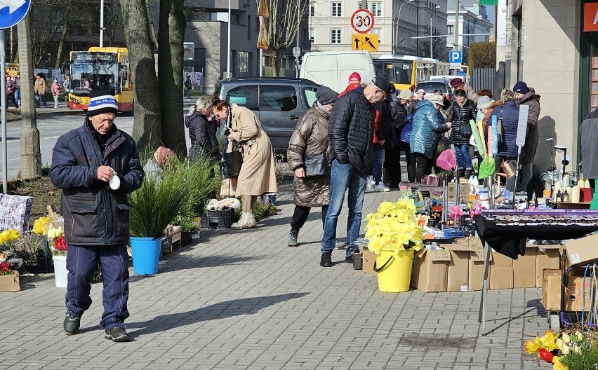 Mnóstwo ludzi na kieleckich bazarach we wtorek 26 marca. Zobacz, co kupowano najchętniej