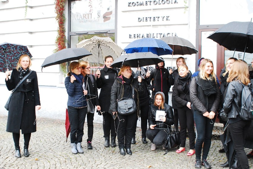 Bytom: Czarny protest. Strajkują nie tylko kobiety [ZDJĘCIA, WIDEO]