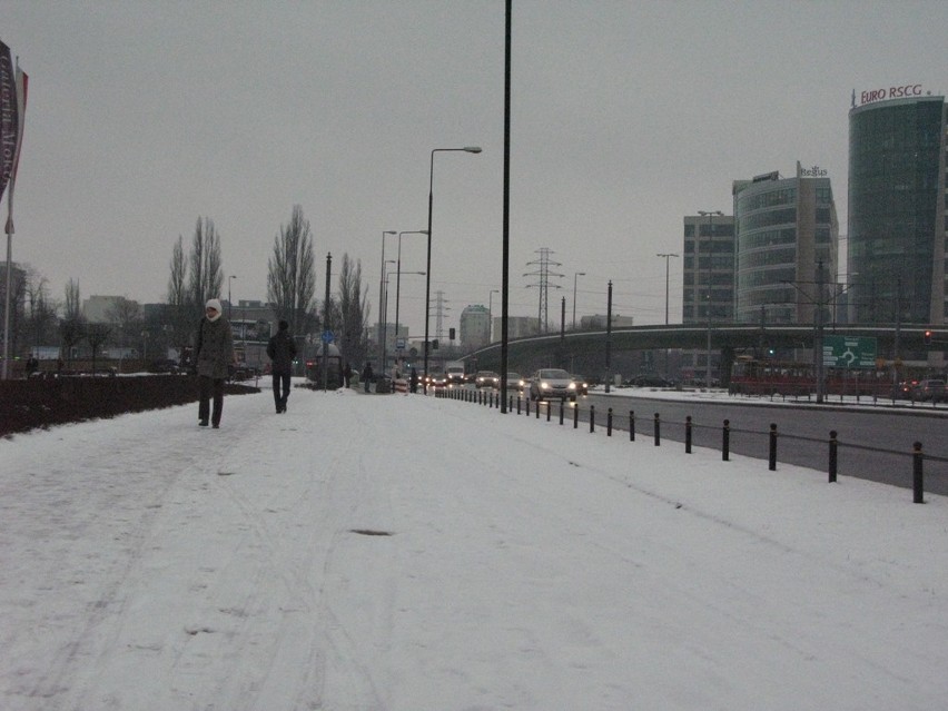 Zima w Warszawie. Dwie kolizje na ulicach stolicy