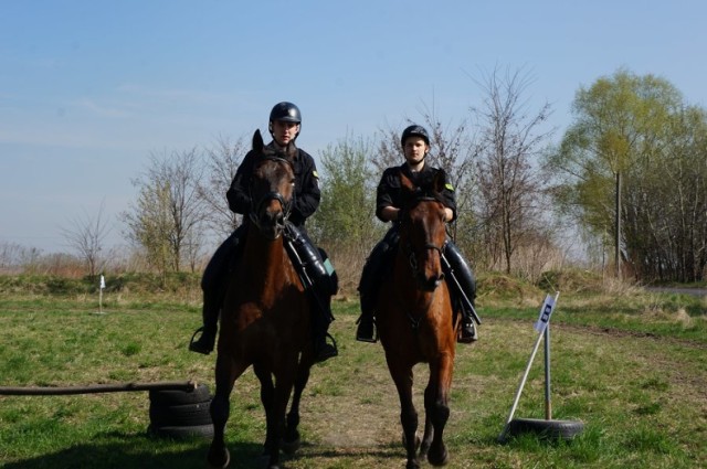 Kolejni policjanci konni zdali egzamin.