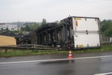 Wypadek w Opatówku. Ciężarówka koziołkowała w rowie [FOTO]