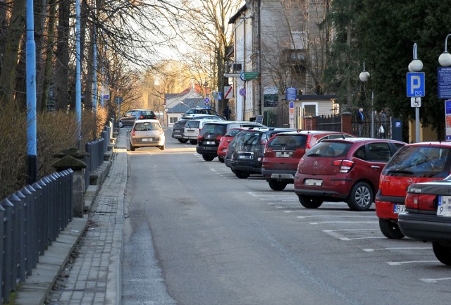 Strażnicy miejscy z Jasła wracają do regularnego kontrolowania stref płatnego parkowania.