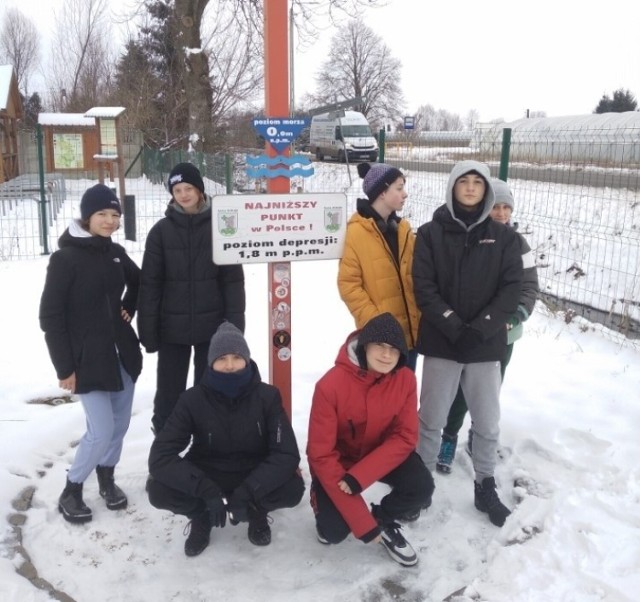 W ramach Kółka geograficznego uczniowie ZSO w Pruszczu Gdańskim zawędrowali do najniżej położonego miejsca w Polsce