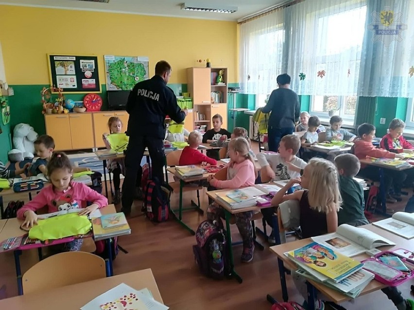 Powiat kwidzyński. W szkołach policjanci rozdawali oblaski 
