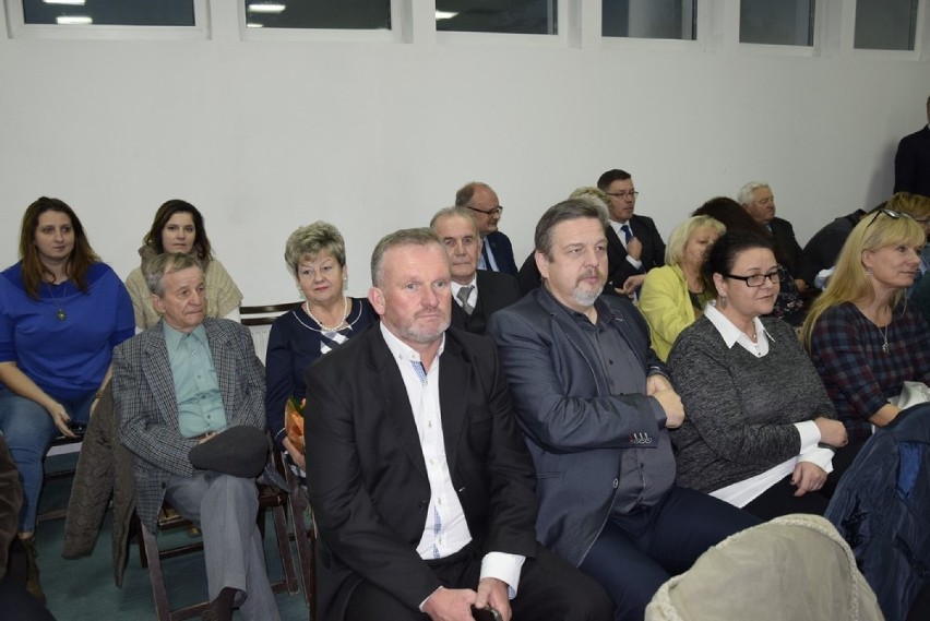Podczas pierwszej sesji nowej Rady Miasta Skierniewice radni...