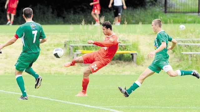 Na bramkę strzela widzewiak Mehdi Ben Dhifallah.