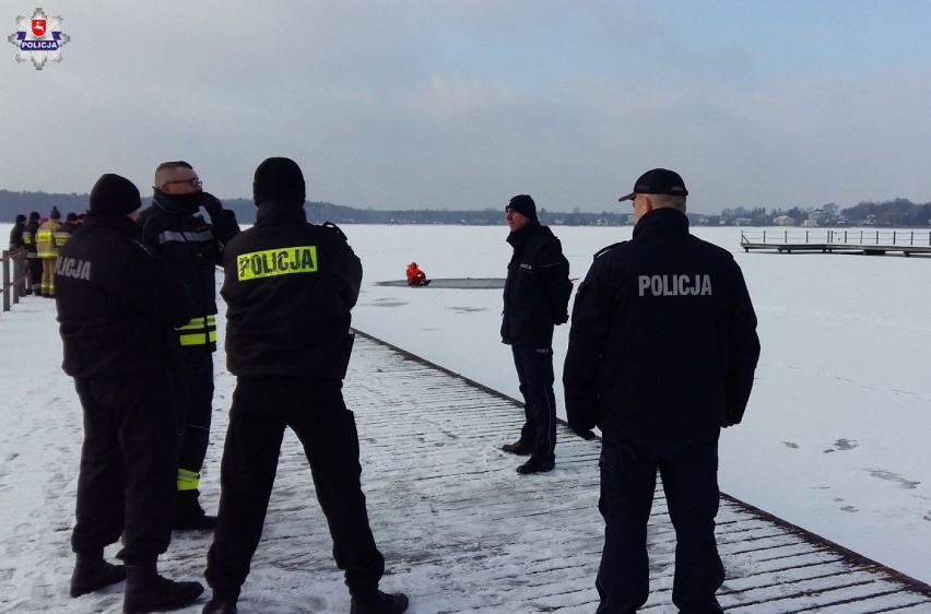 Lubartowscy policjanci wzięli udział w szkoleniu z zakresu ratownictwa lodowego (ZDJĘCIA)
