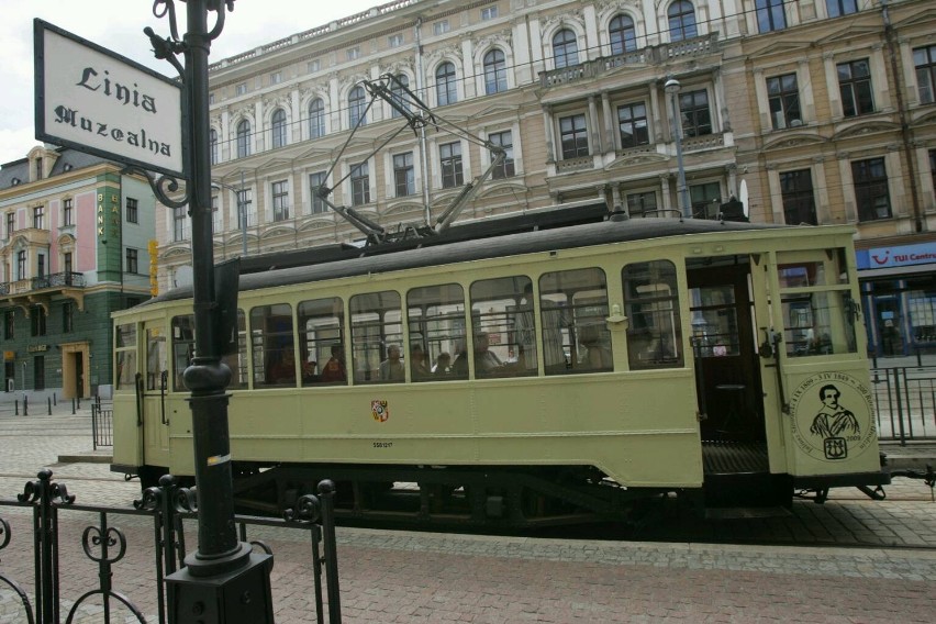 Wrocław: Ruszyły letnie kursy zabytkowego tramwaju (ZDJĘCIA)