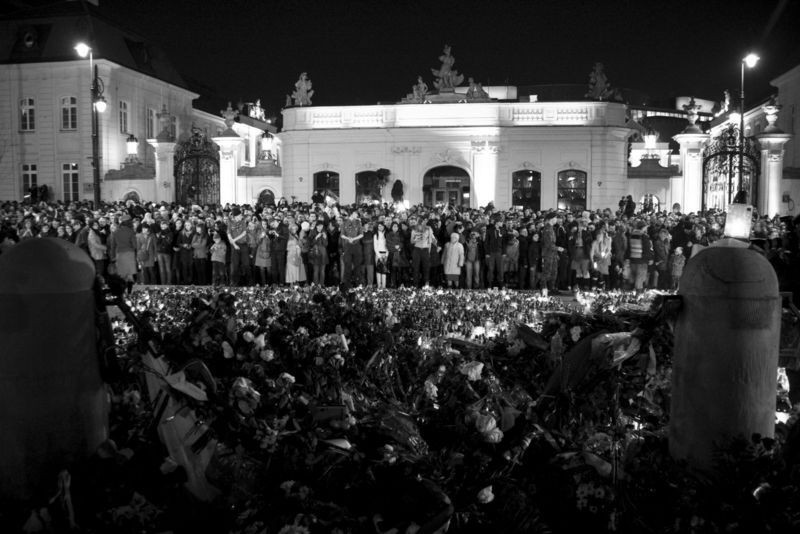 Mieszkańcy Warszawy we łzach po śmierci prezydenta