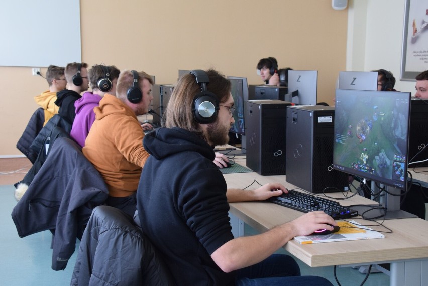 E-sportowe emocje w Państwowej Akademii Nauk Stosowanych w Krośnie. Rywalizowali gracze League of Legends [ZDJĘCIA]