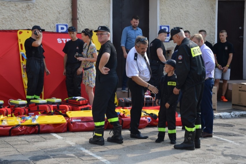 Strażacy z jednostek OSP w gminie Bełchatów dostali nowy sprzęt [ZDJĘCIA]