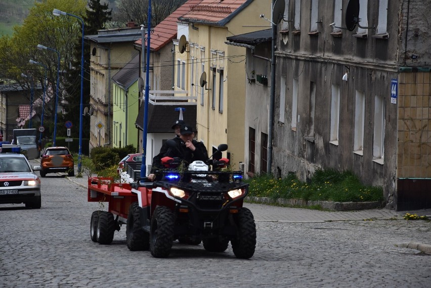 Parada wozów bojowych straży pożarnej.