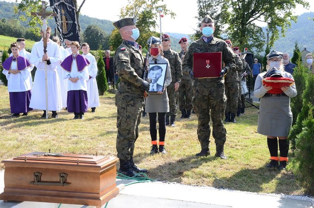 Żołnierz Wyklęty Mieczysław Kozłowski spoczął na cmentarzu w Rzykach