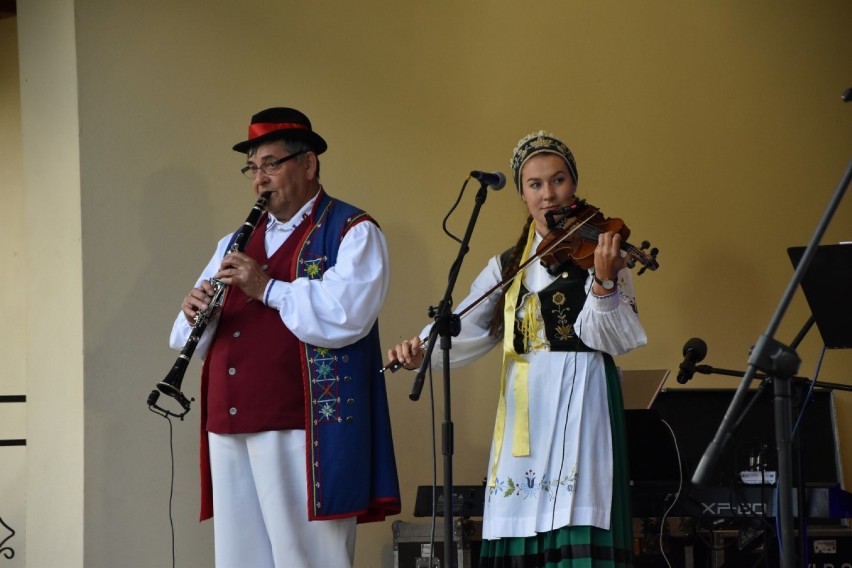 Zakończenie Lata w Gościcinie. Występy artystyczne i festiwal kolorów przy Dworku Drzewiarza| ZDJĘCIA