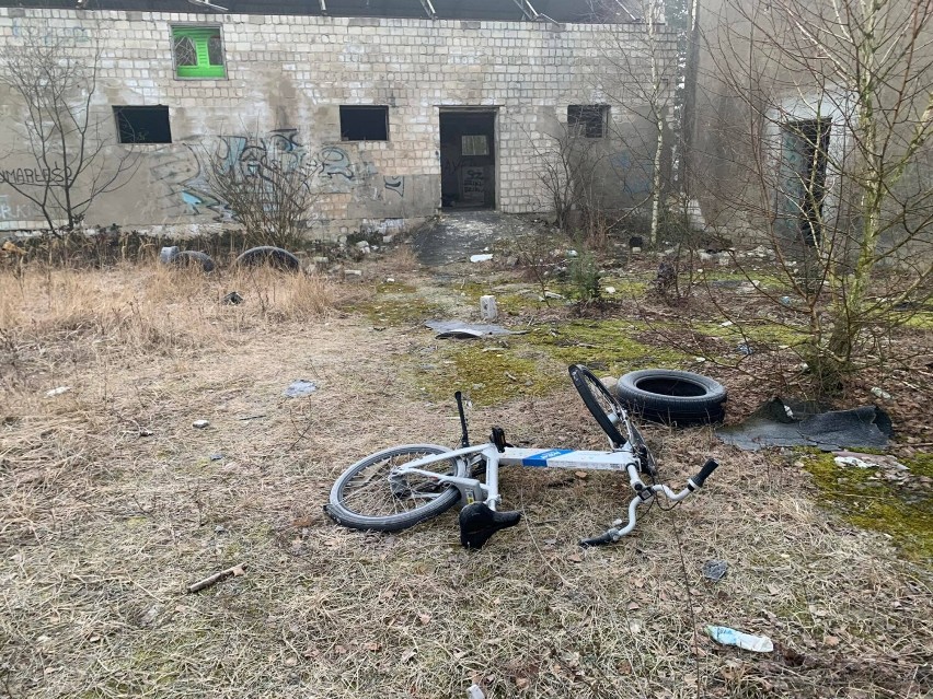Wypożyczony rower miejski porzucił na terenie dawnej rzeźni w Wągrowcu. Za takie zachowanie grozi  mu kara 
