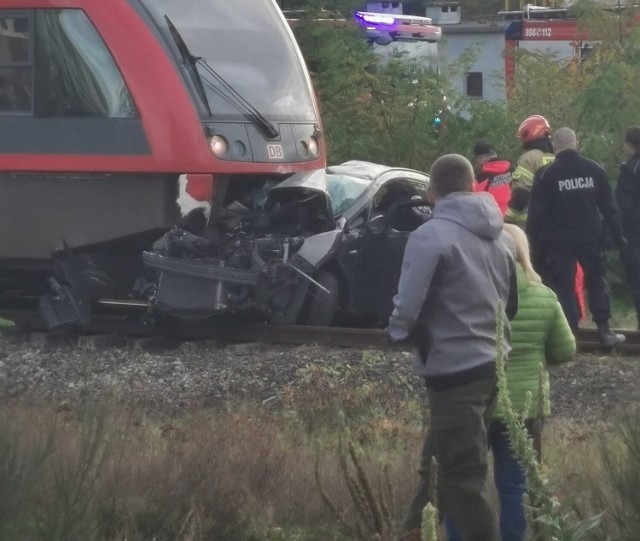 Do wypadku w Żaganiu doszło w piątek, 10 listopada. Miał on miejsce na niestrzeżonym przejeździe kolejowym przy ul. Marii Konopnickiej.