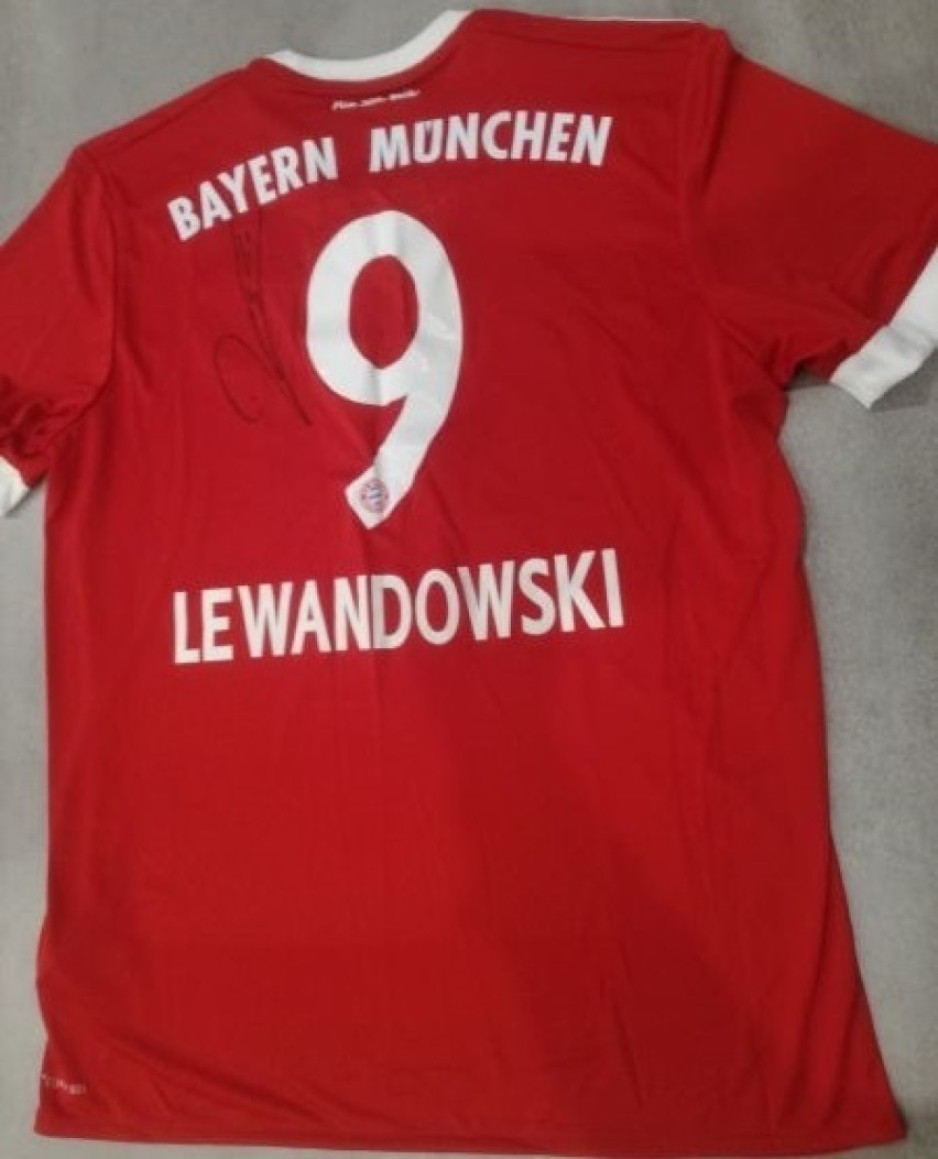 Koszulka klubowa Bayernu Roberta Lewandowskiego z jego...
