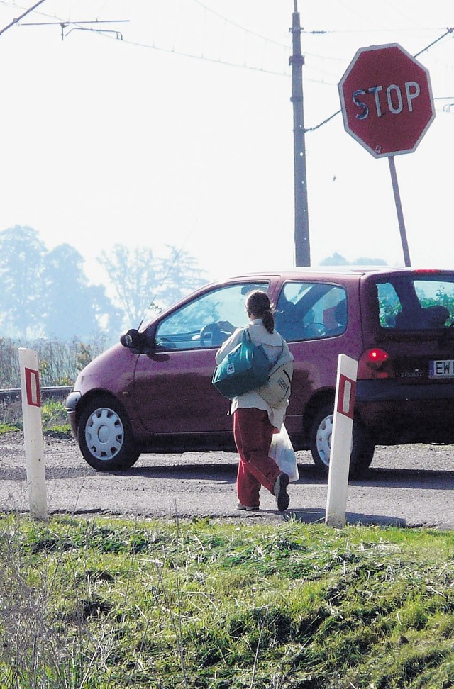 Piesi na ul. POW muszą bacznie uważać na samochody