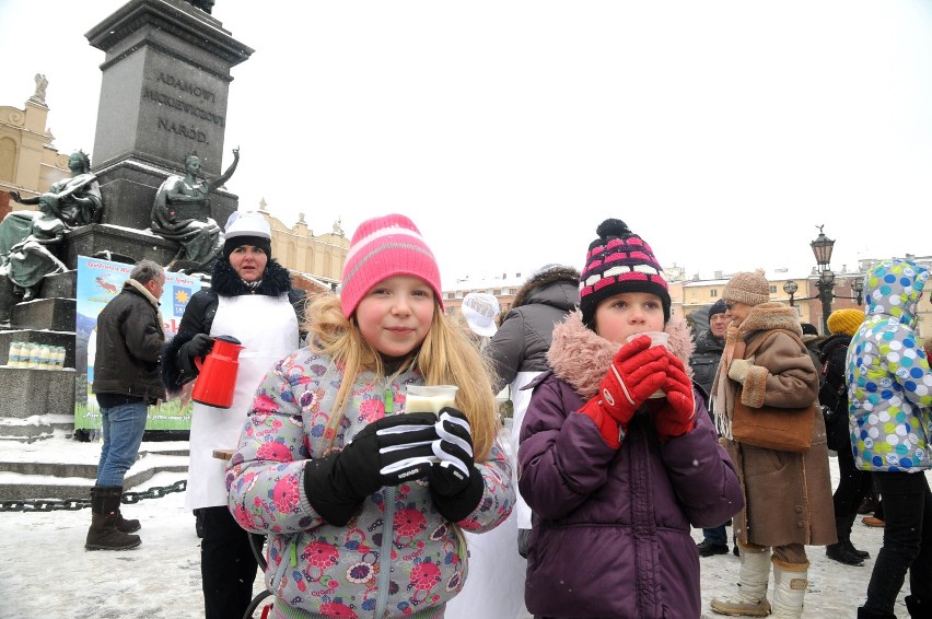 Narodowy Bar Mleczny: Happening w obronie barów mlecznych w Krakowie [ZDJĘCIA]