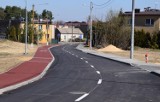 Inwestycje drogowe w Siewierzu. Ulica Chabrowa z nowym asfaltem, kanalizacją i ścieżką rowerową 