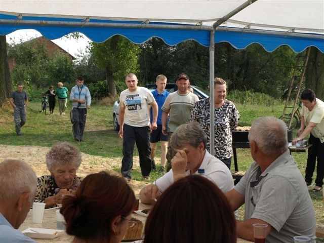 Mieszkańcy Łazowa pożegnali lato na plaży