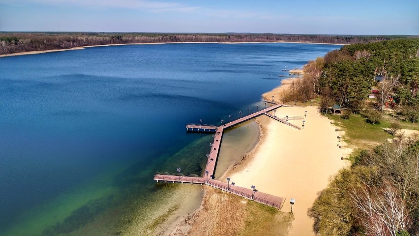 Tak obecnie wygląda jezioro Głębokie z lotu ptaka.W dalszej...