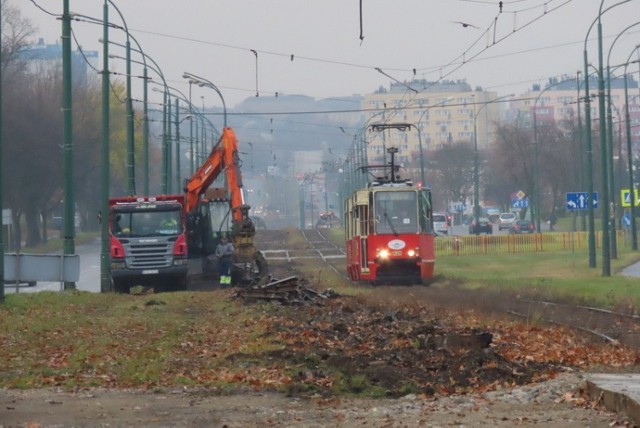 W Dąbrowie Górniczej rozbiórką starego torowiska rozpoczęła się kolejna inwestycja komunikacyjna

Zobacz kolejne zdjęcia/plansze. Przesuwaj zdjęcia w prawo - naciśnij strzałkę lub przycisk NASTĘPNE
