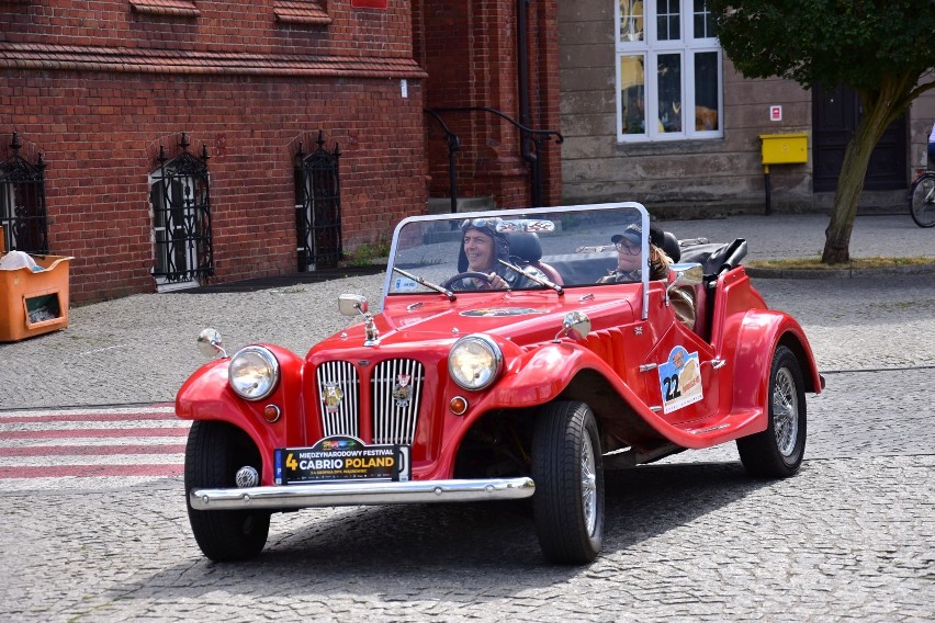 4. Międzynarodowy Festival Cabrio Poland 2019. Samochody przyjechały z Wągrowca do Żnina [zdjęcia, wideo] 