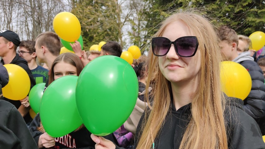 Uczniowie ZSCKZ w Bujnach biegali "Szlakiem zająca...