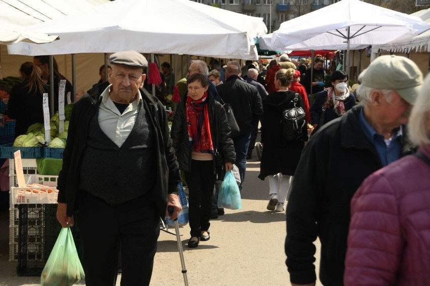 Mnóstwo osób wybrało się w piątek, 29 kwietnia na kieleckie...